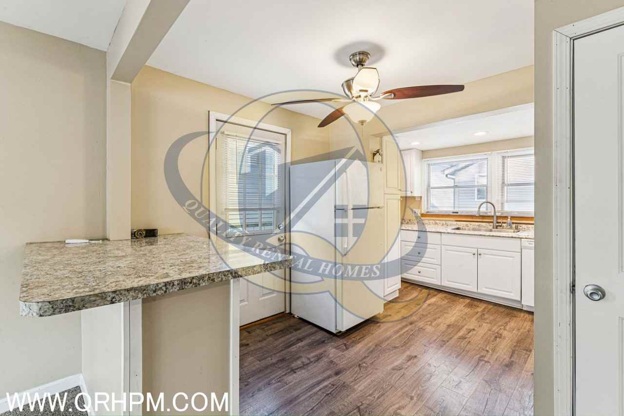 2040 Linden St - Photo 7 of 19