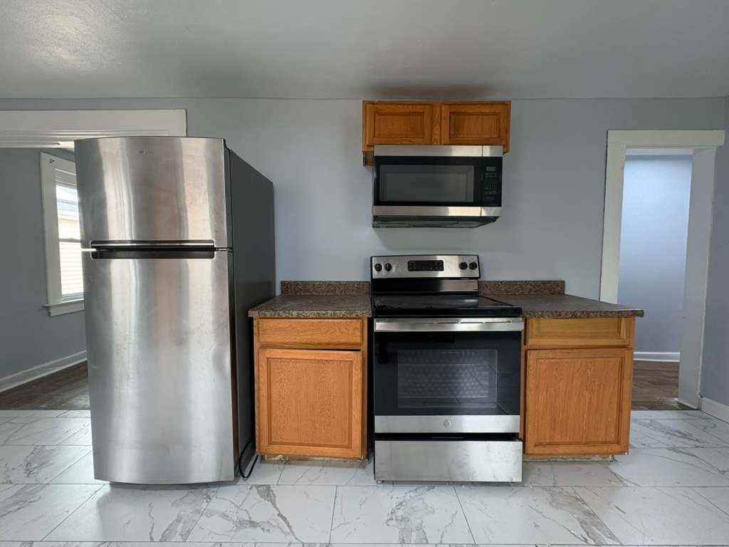 33 Chapel St #2nd - Photo 5 of 9