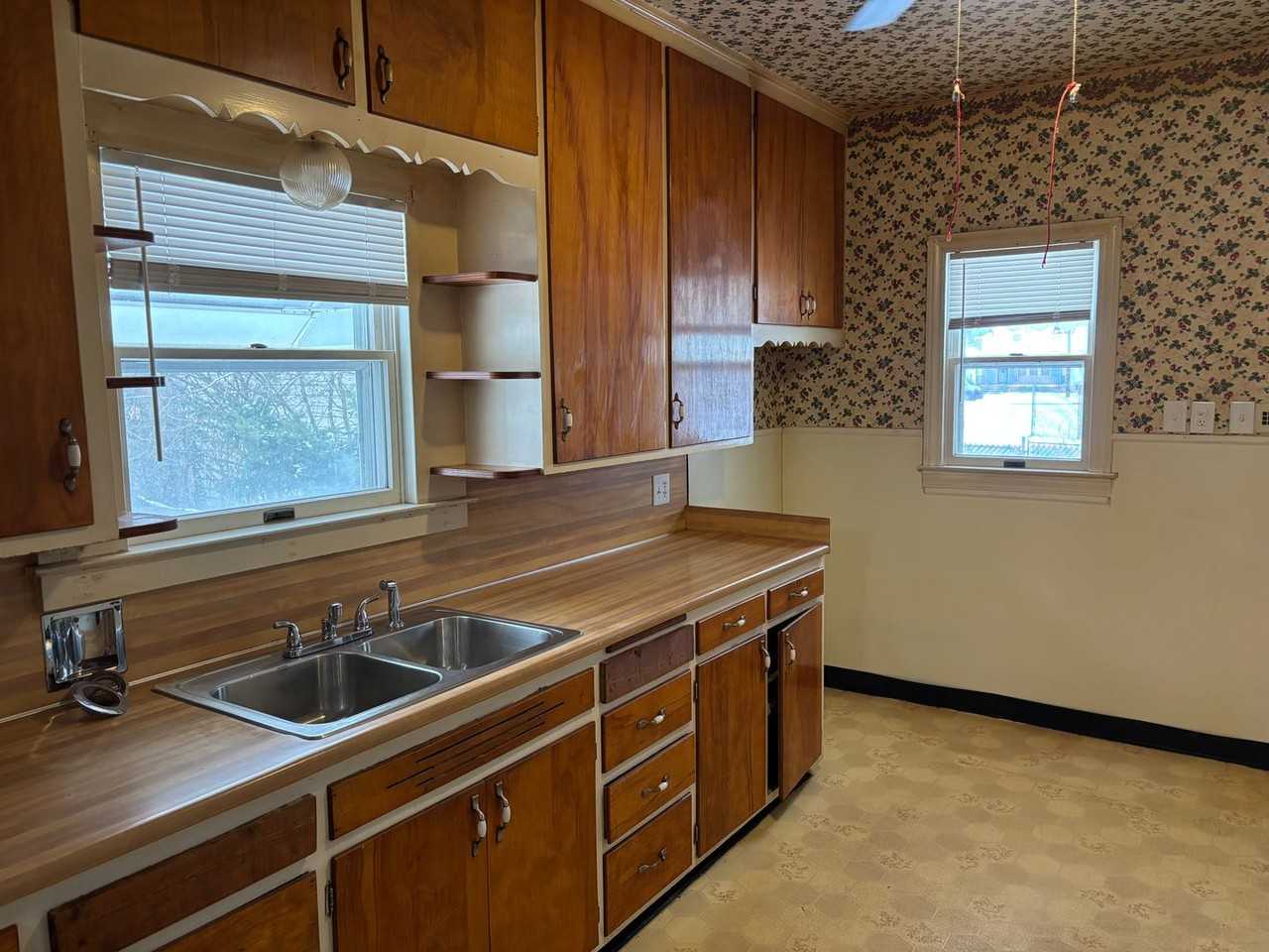 3161 Maher St - Photo 4 of 10