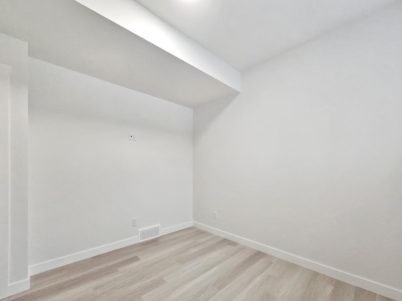 6123 33 Ave Nw #B3 - Photo 7 of 12