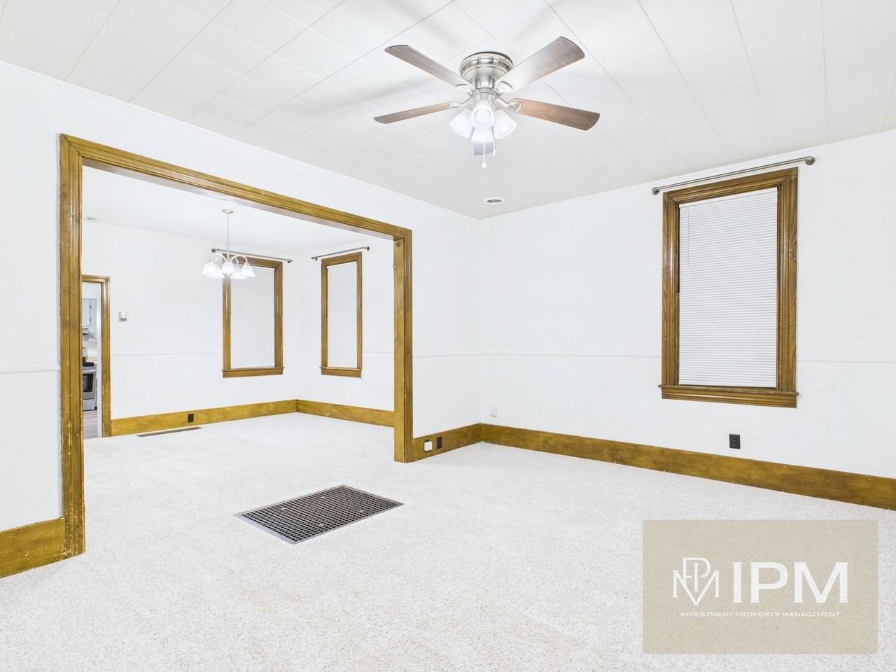 17 S Walnut St - Photo 4 of 28