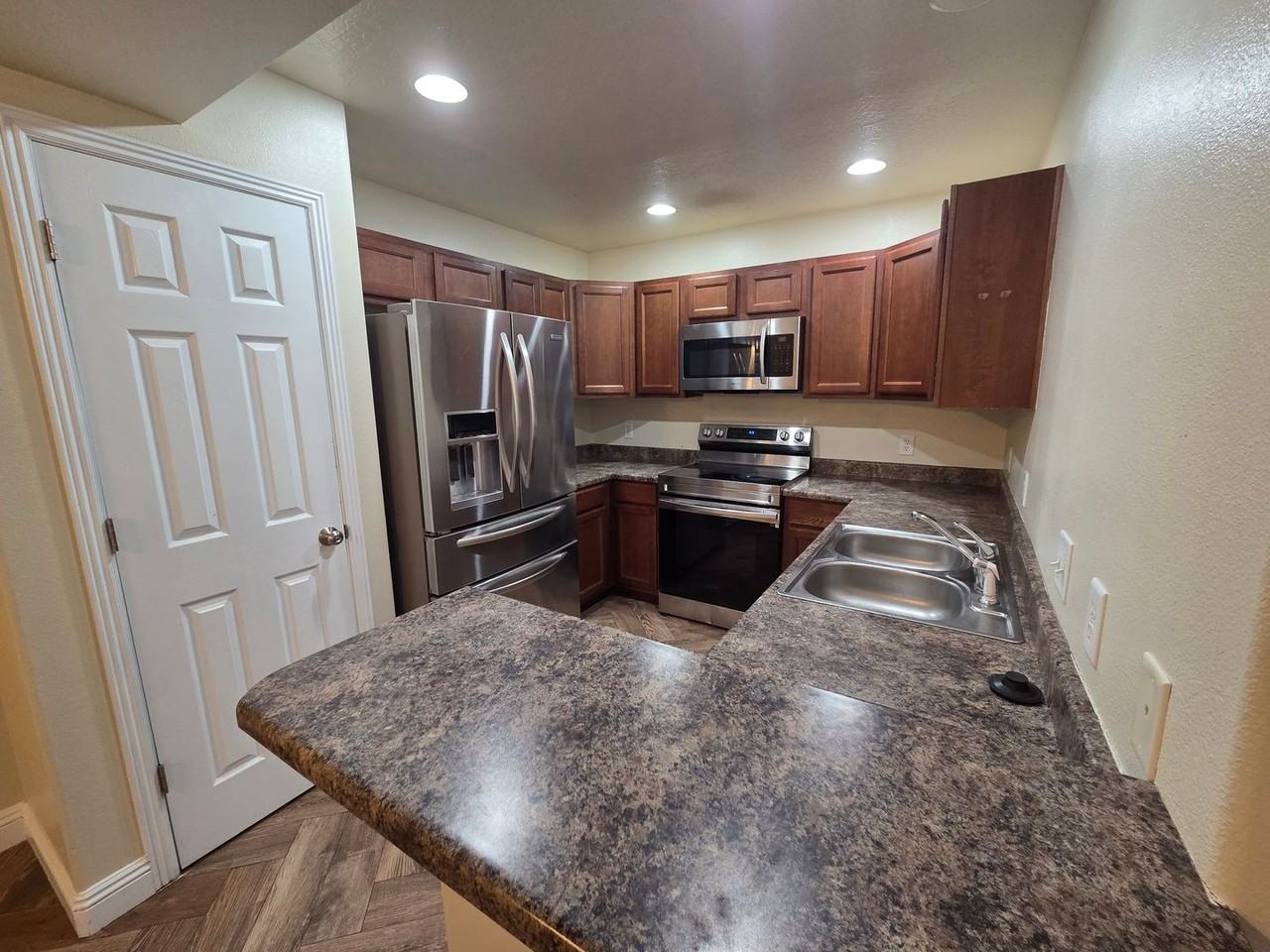 1000 E Bluff View Dr #59 - Photo 7 of 29