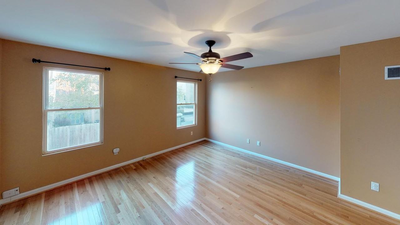 Classic Northern Liberties apartment with great views - Photo 7 of 19