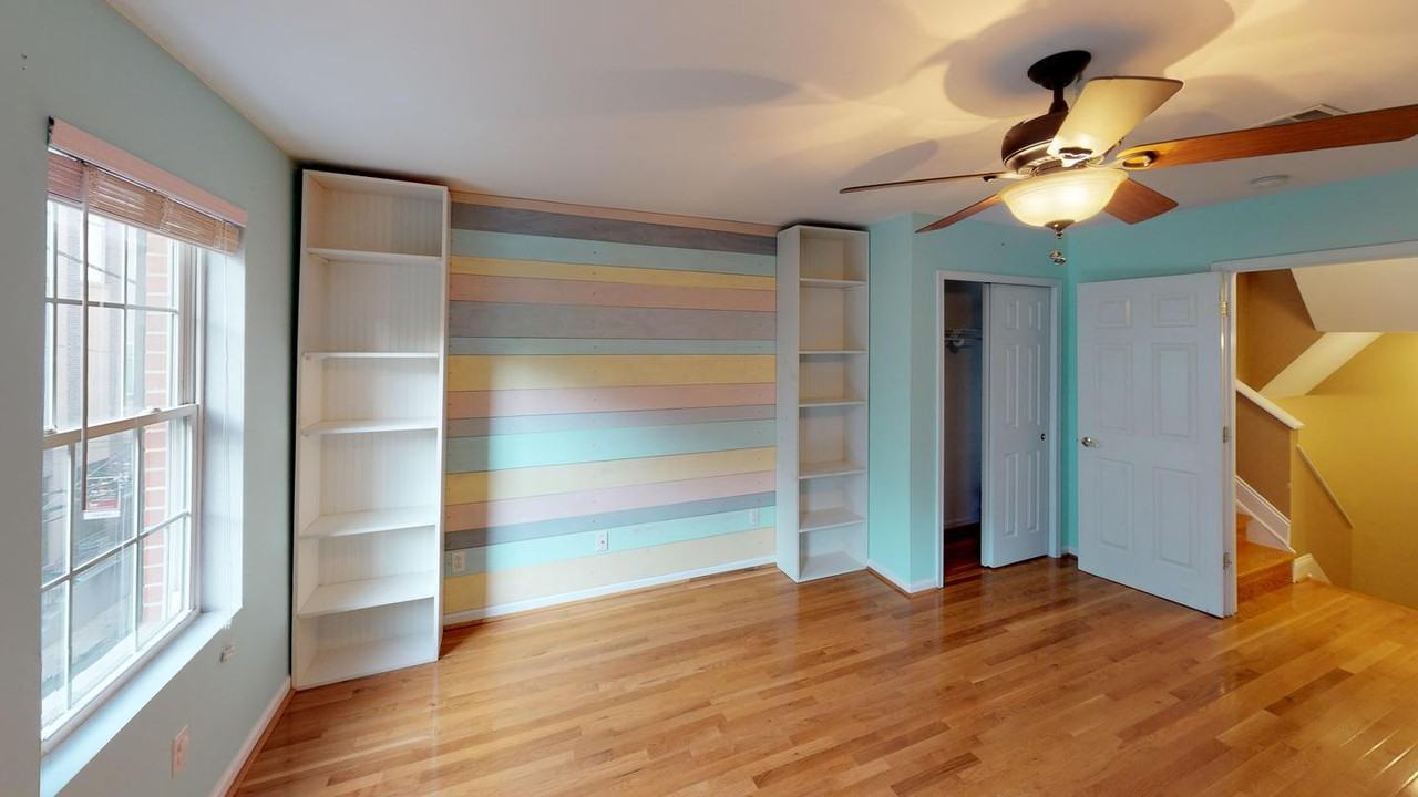 Classic Northern Liberties apartment with great views - Photo 7 of 19