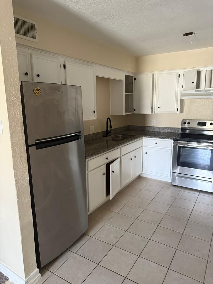 14411 Pine St #1 - Photo 3 of 14