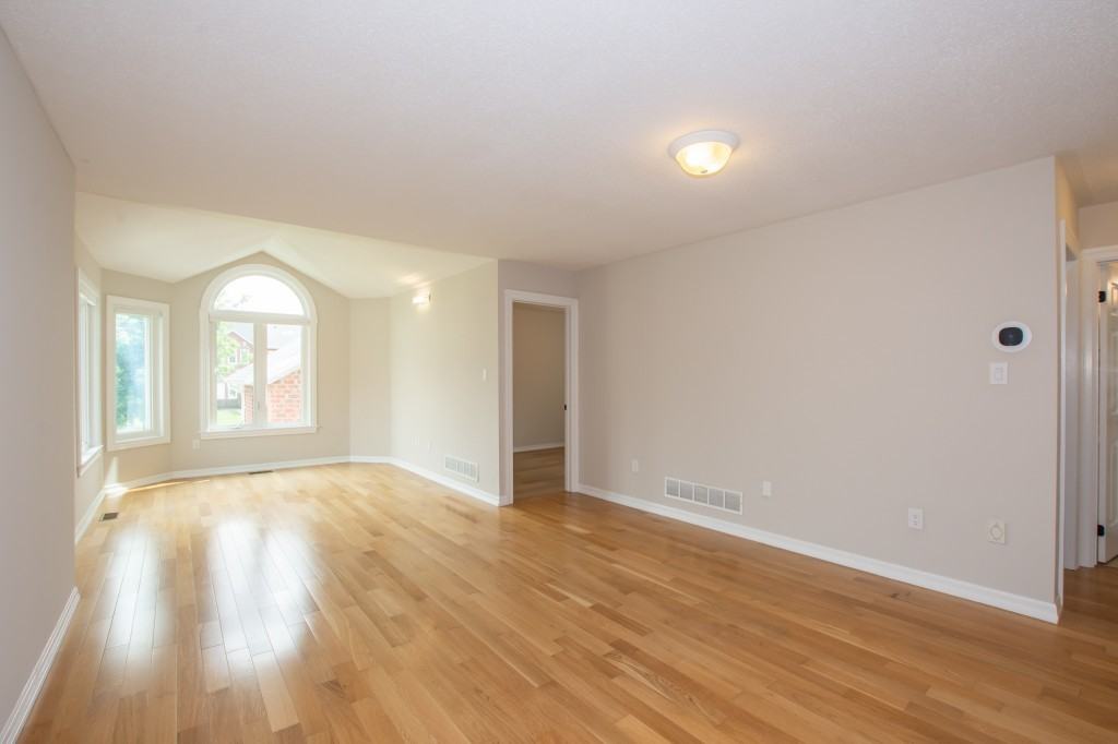 30 Madison Crt E - Photo 2 of 30