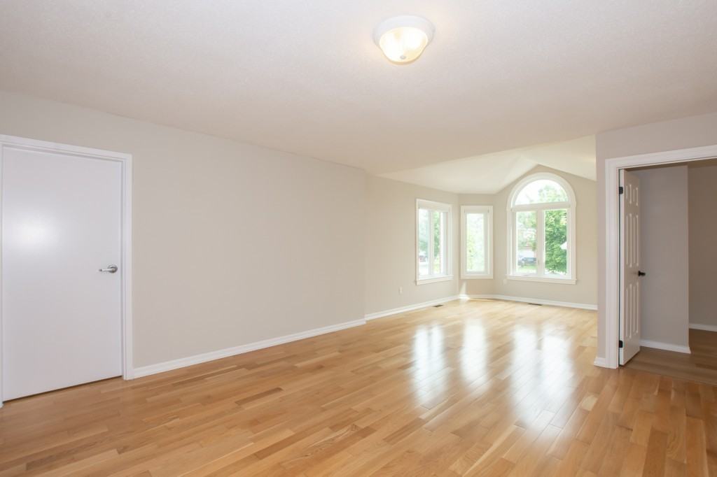 30 Madison Crt E - Photo 4 of 30