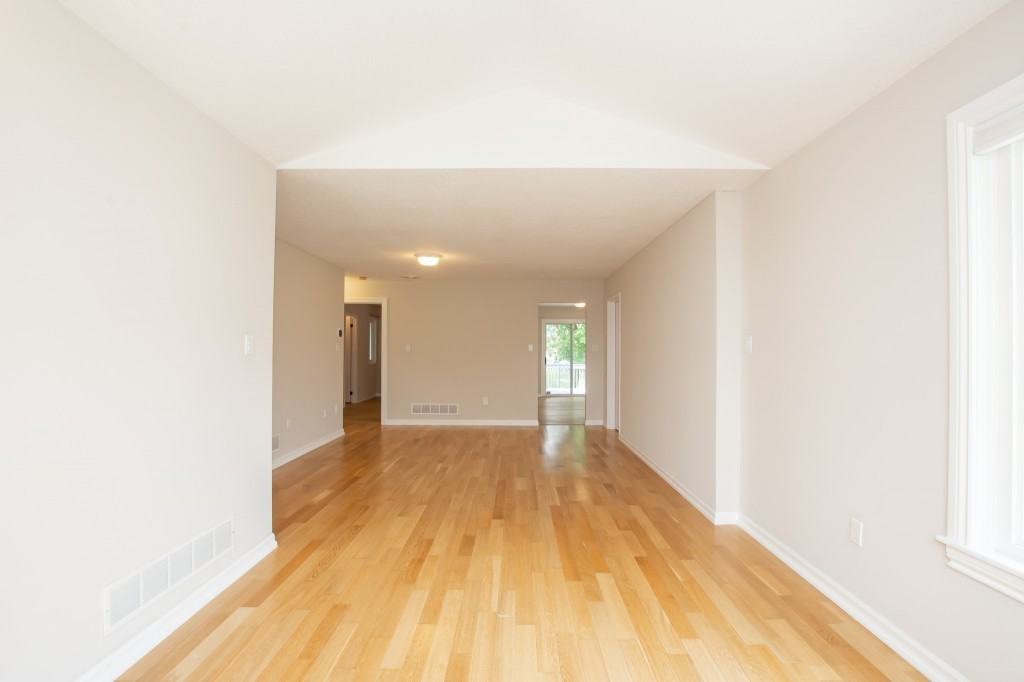 30 Madison Crt E - Photo 6 of 30