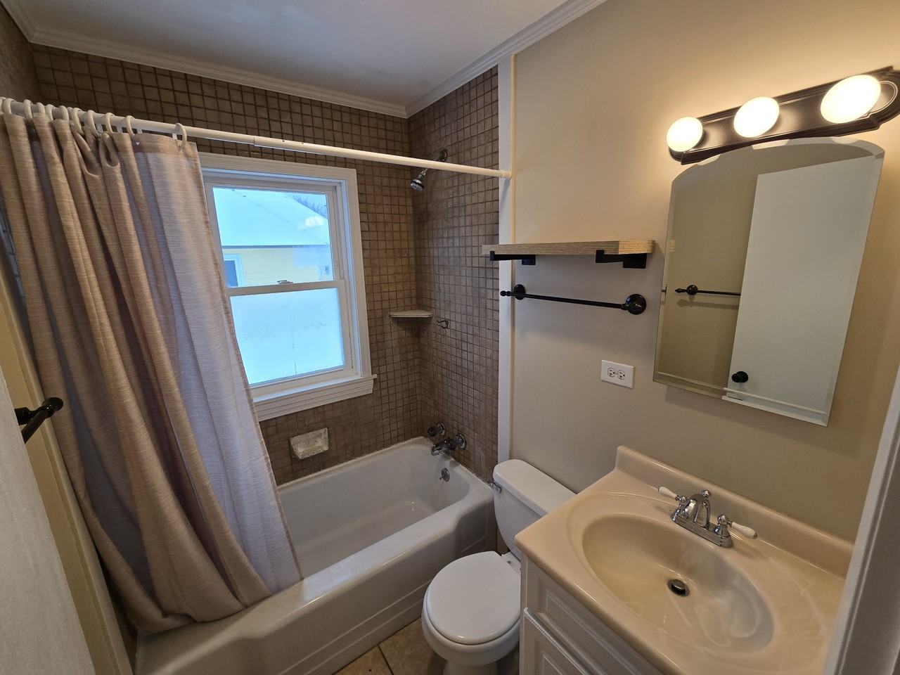 3818 3rd Ave W #1 - Photo 7 of 10