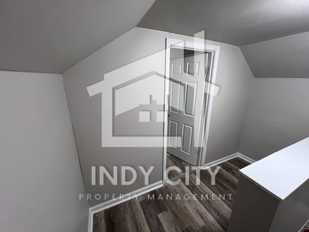 1015 S Sheffield Ave #1 - Photo 6 of 7