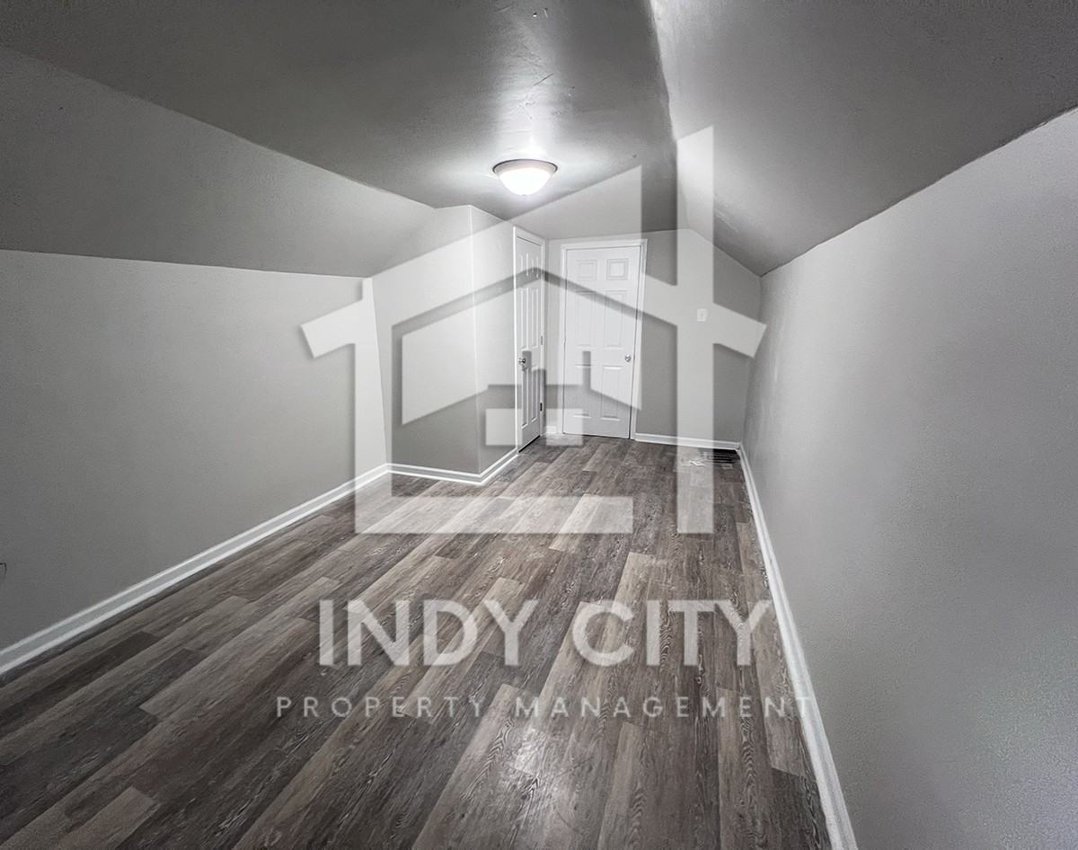 1015 S Sheffield Ave #1 - Photo 7 of 7