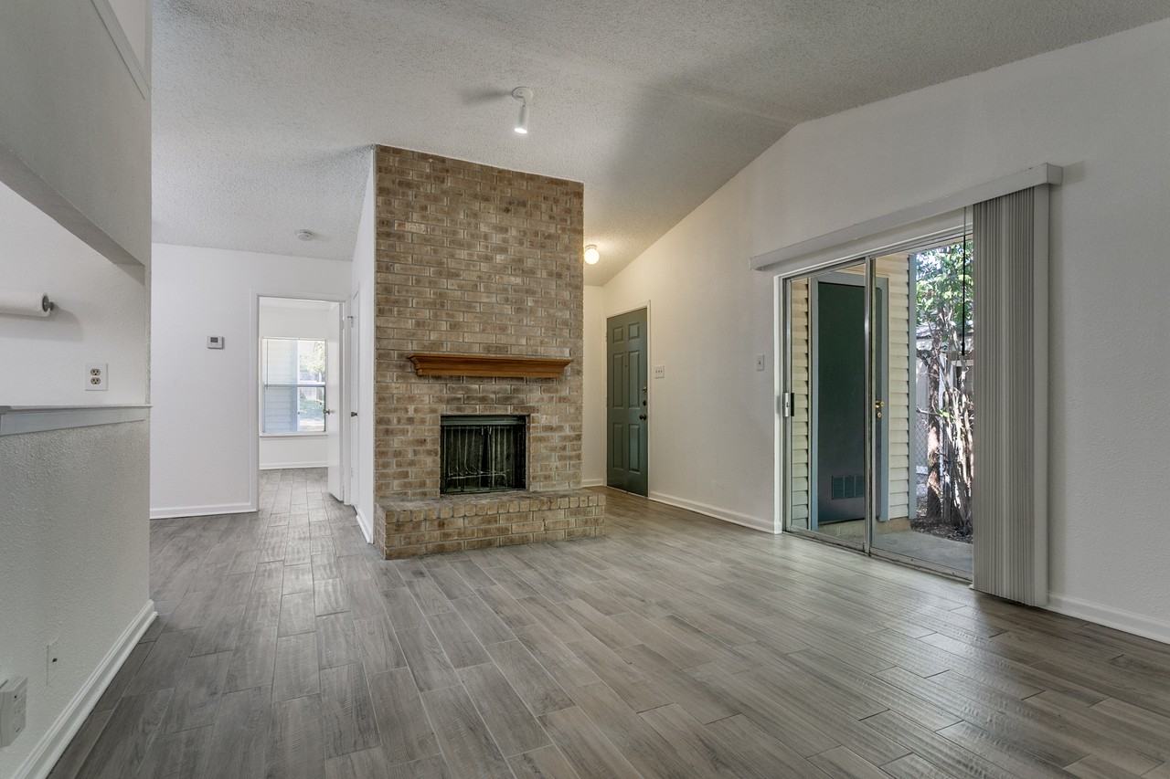 14436 Woods Hole Dr #1 - Photo 3 of 25