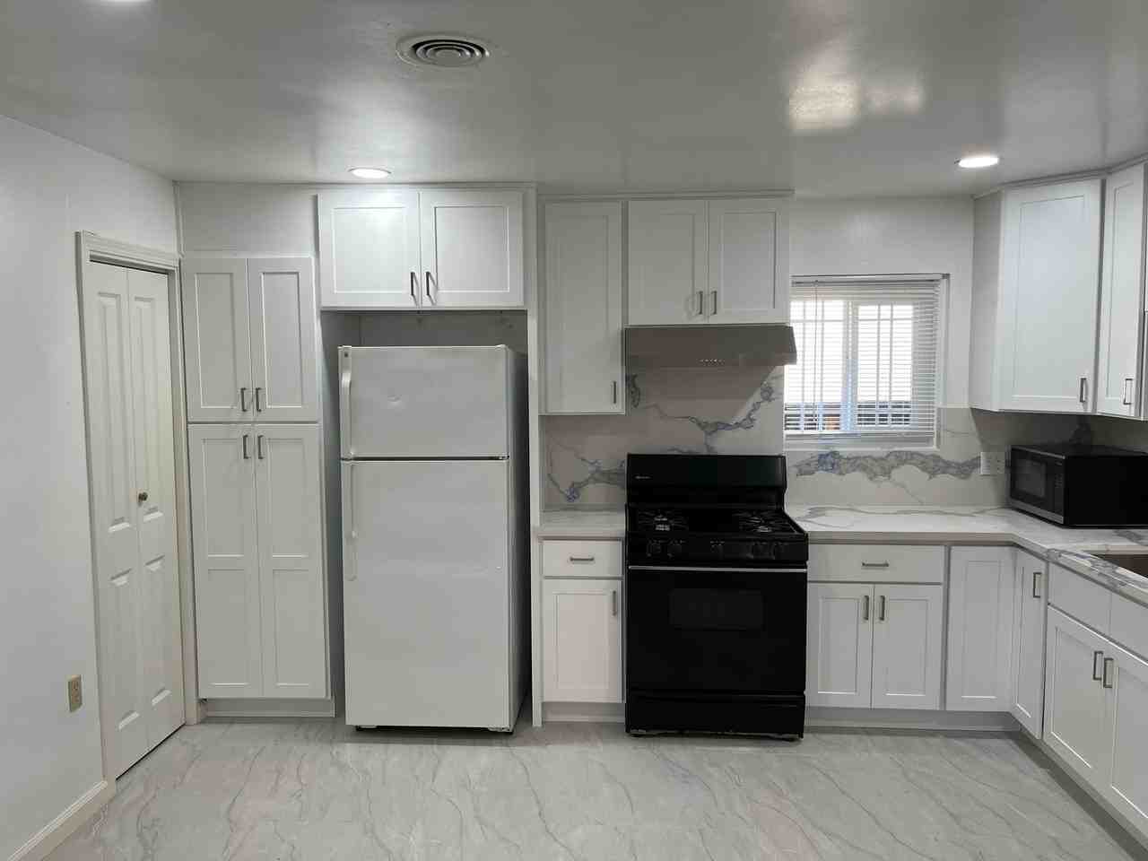 546 Ella Dr - Photo 2 of 24