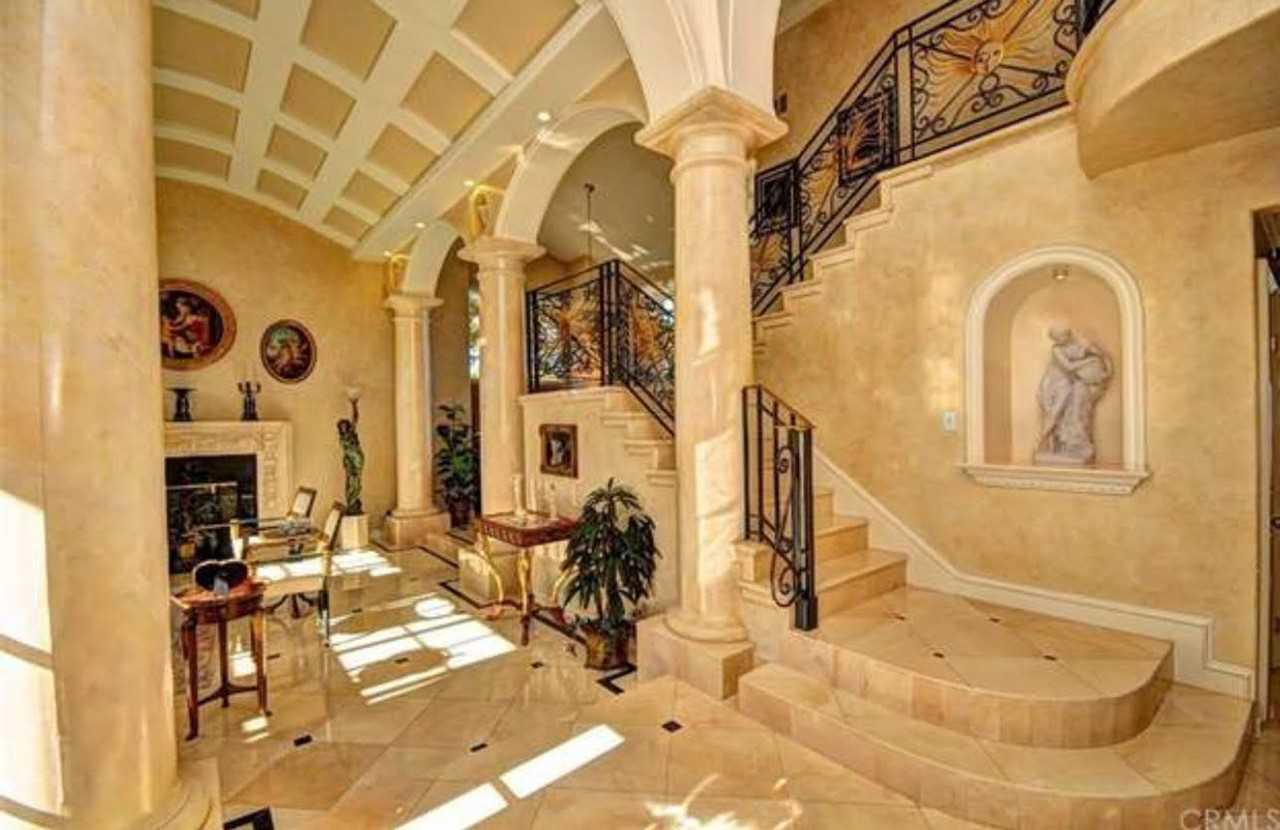 306 Edgemont Dr - Photo 3 of 24