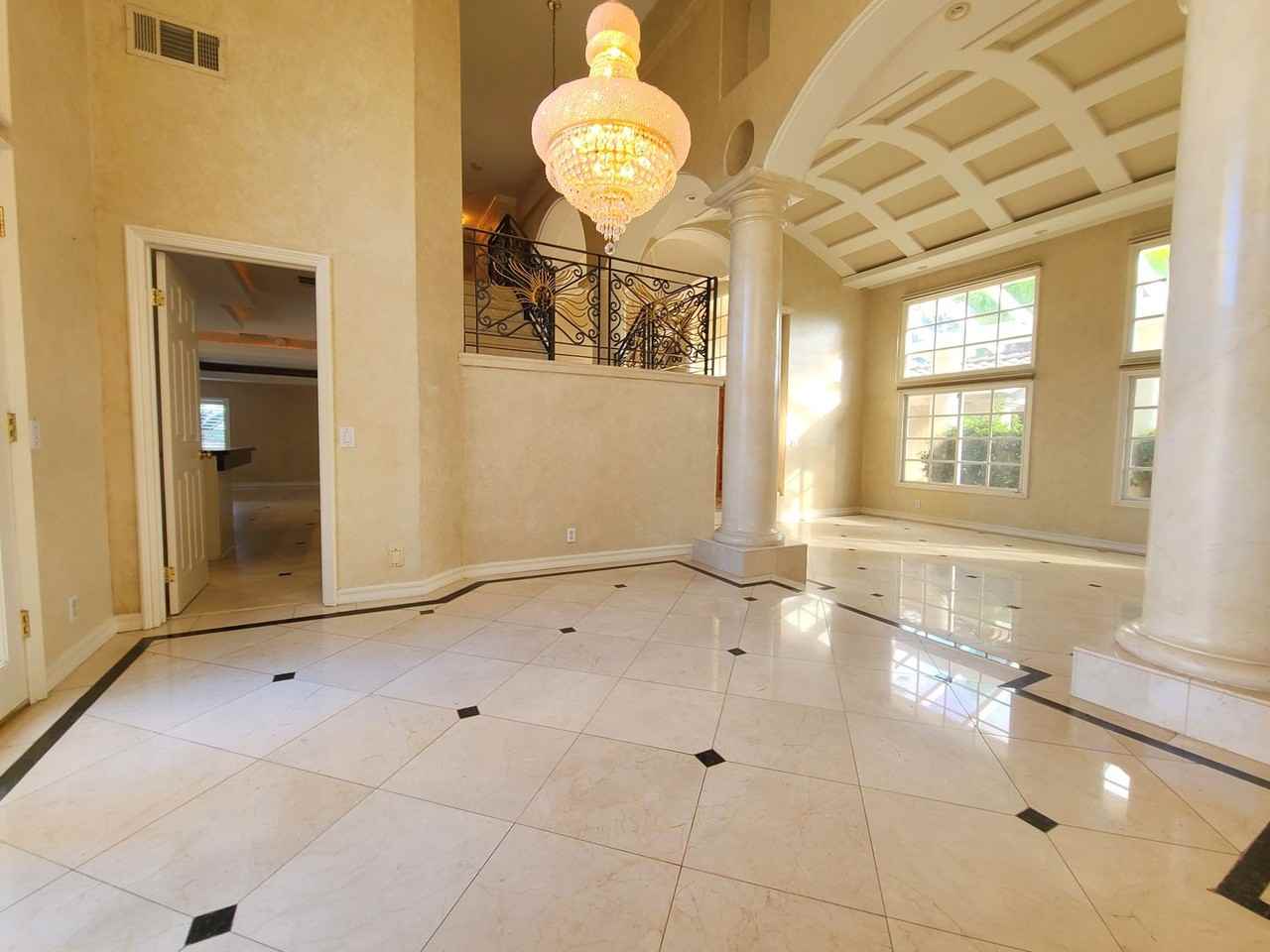 306 Edgemont Dr - Photo 4 of 24