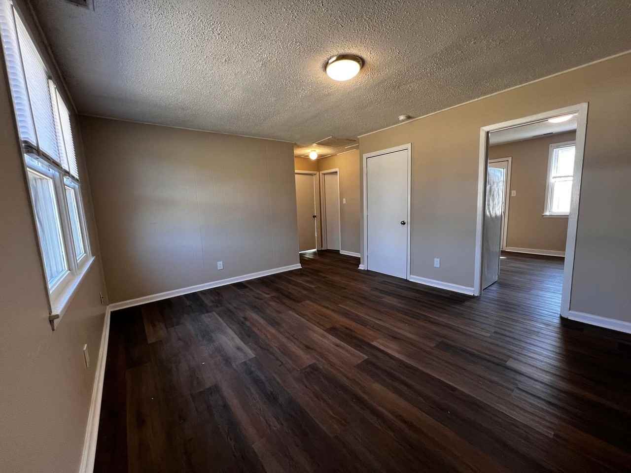 1018 Davis St - Photo 2 of 11