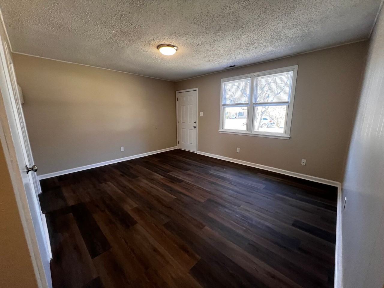 1018 Davis St - Photo 3 of 11