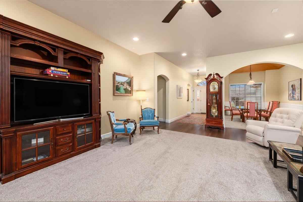 3068 E Shadoweagle Dr #1 - Photo 4 of 14