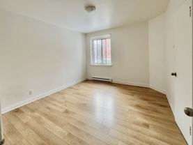 345 Boul Graham #9 - Photo 1 of 1