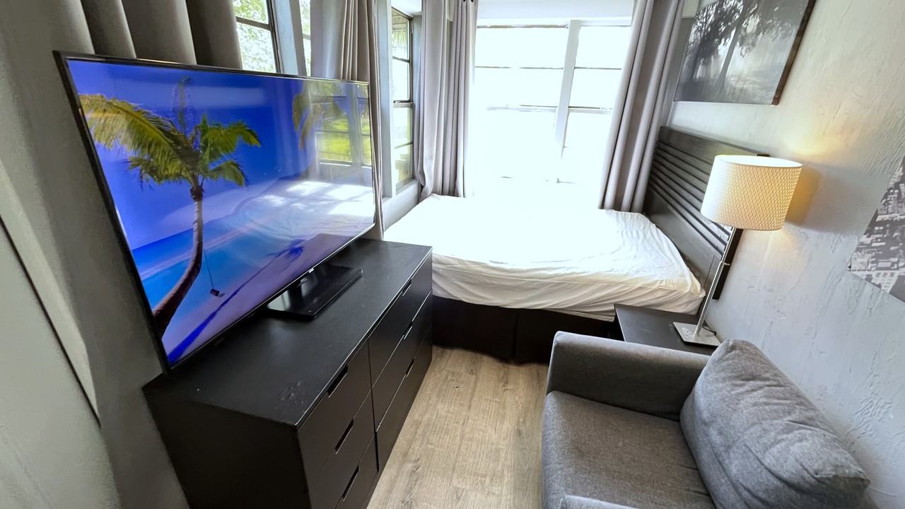 304 N Keech St #1 - Photo 4 of 24