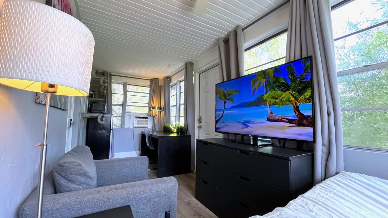 304 N Keech St #1 - Photo 5 of 24