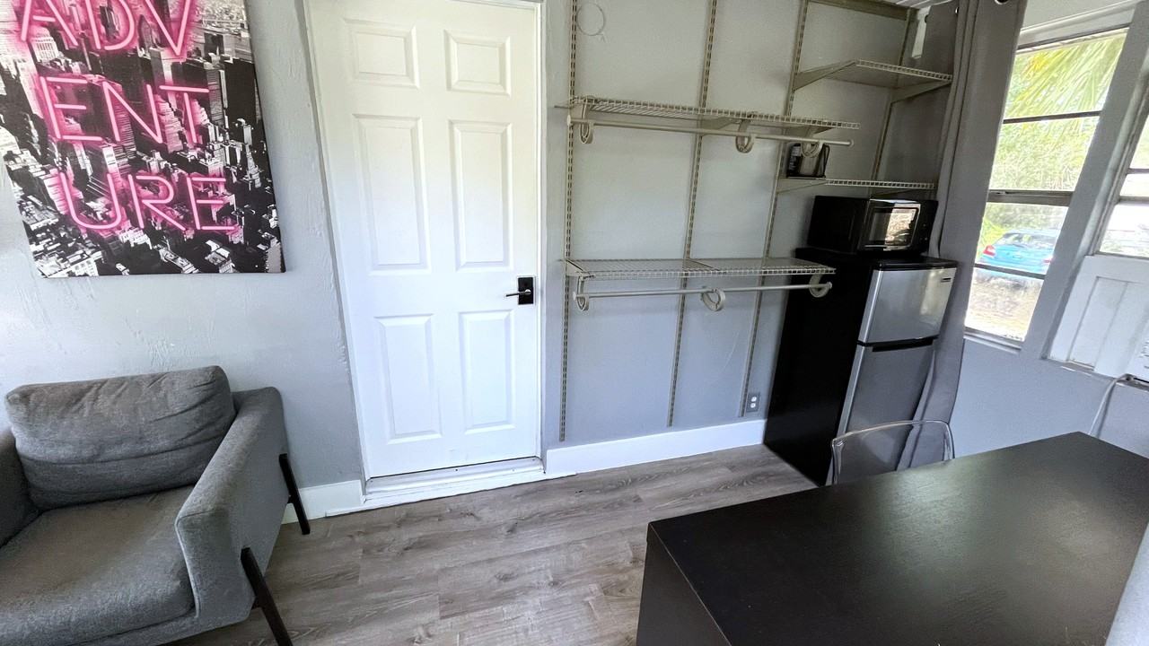 304 N Keech St #1 - Photo 7 of 24