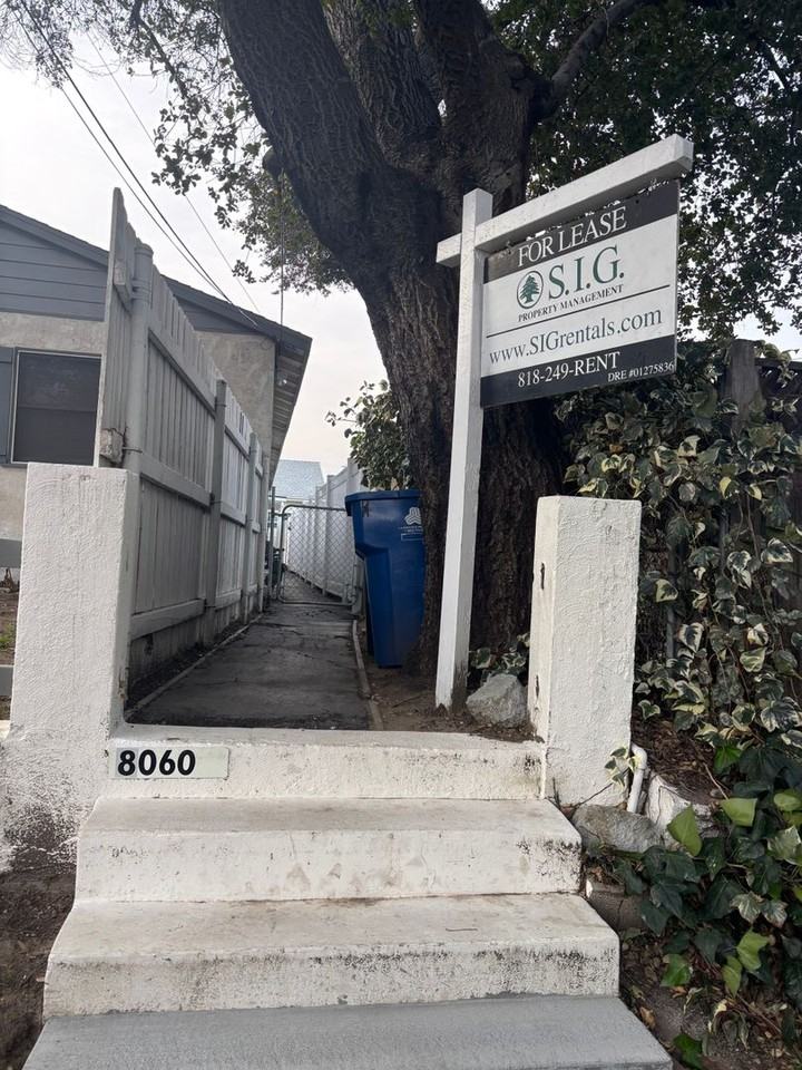 8060 Kyle St - Photo 2 of 15