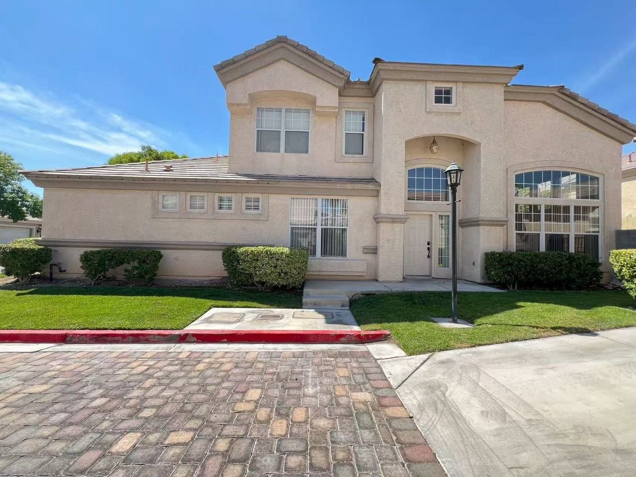 8014 Arcadian Ln - Photo 2 of 24