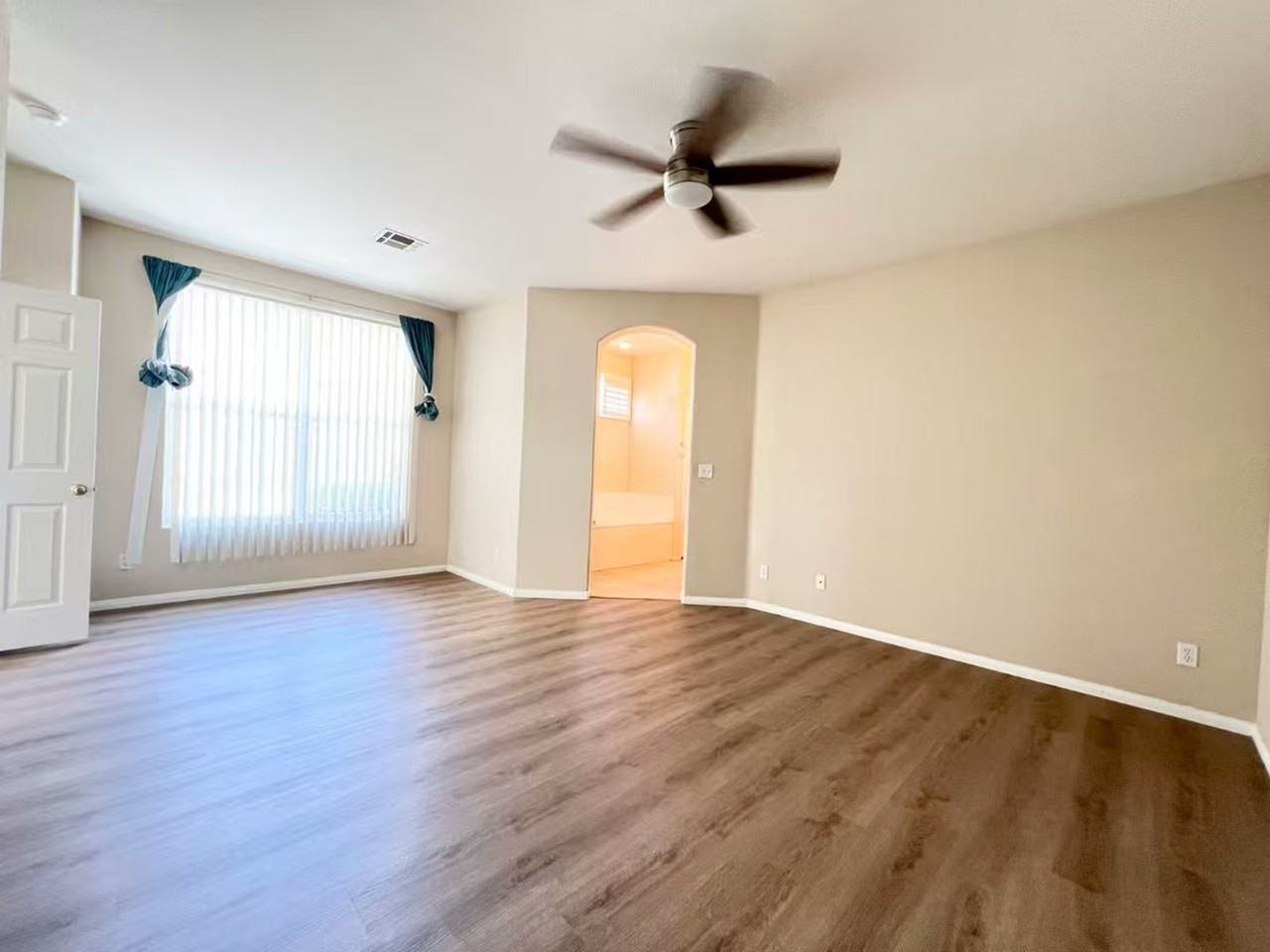 8014 Arcadian Ln - Photo 3 of 24