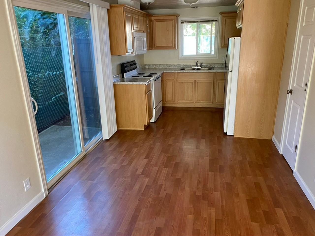 1425 W 8th Ave #14 - Photo 3 of 6