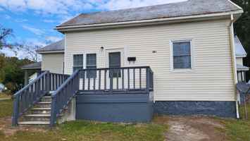 featured image of 801 E 6th St