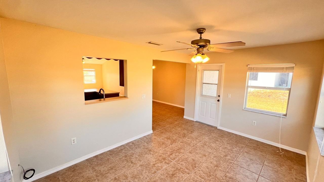 8213 Cozumel Ln - Photo 7 of 32