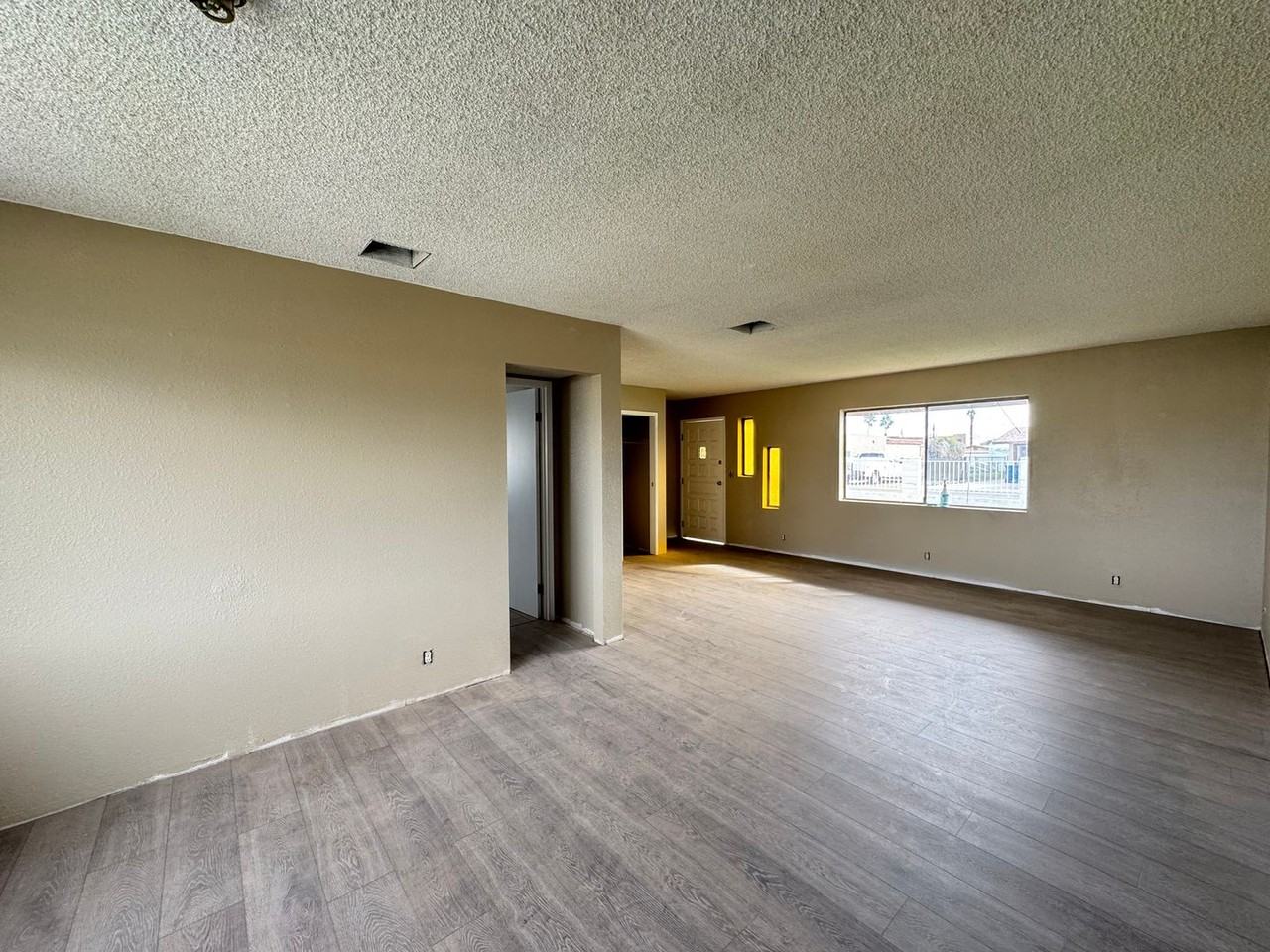 1165 Jasper Ave - Photo 5 of 12