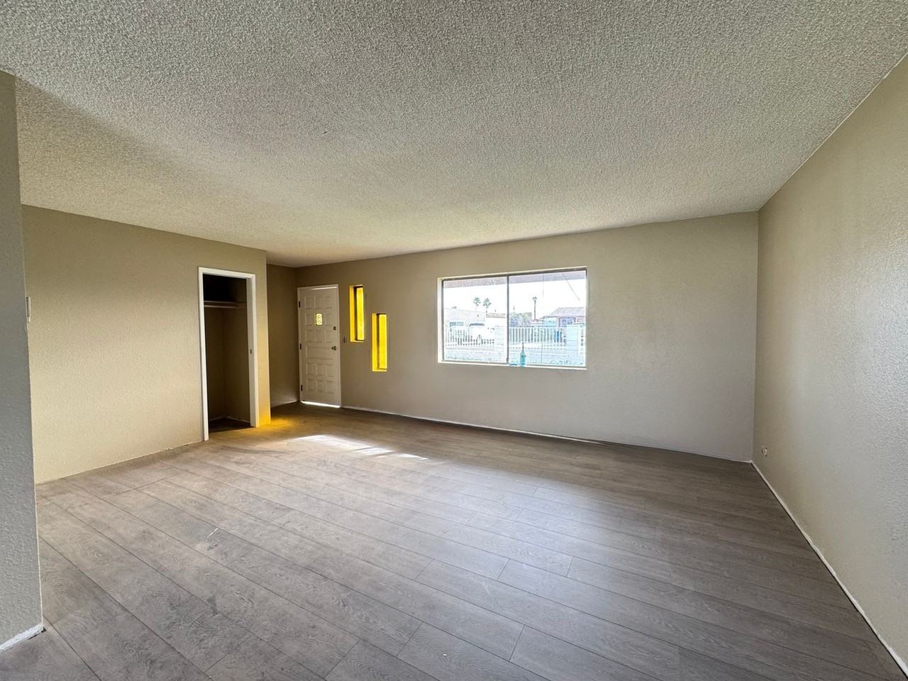 1165 Jasper Ave - Photo 6 of 12