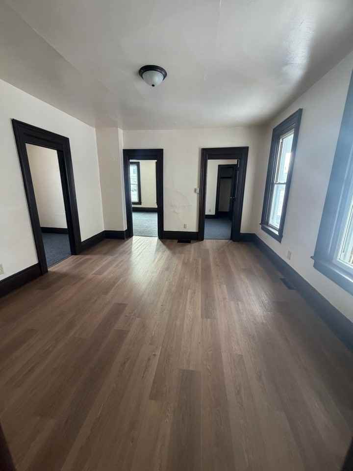 612 E 12th St - Photo 6 of 13