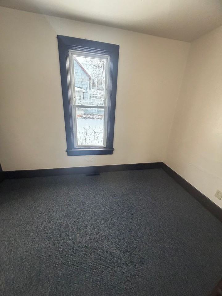 612 E 12th St - Photo 7 of 13