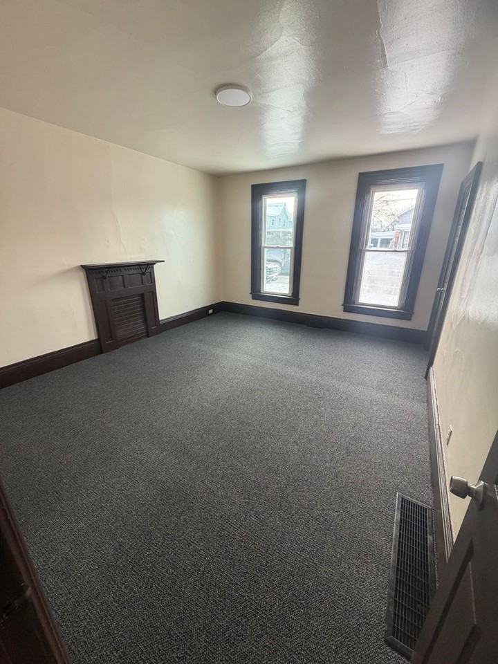 612 E 12th St - Photo 6 of 14