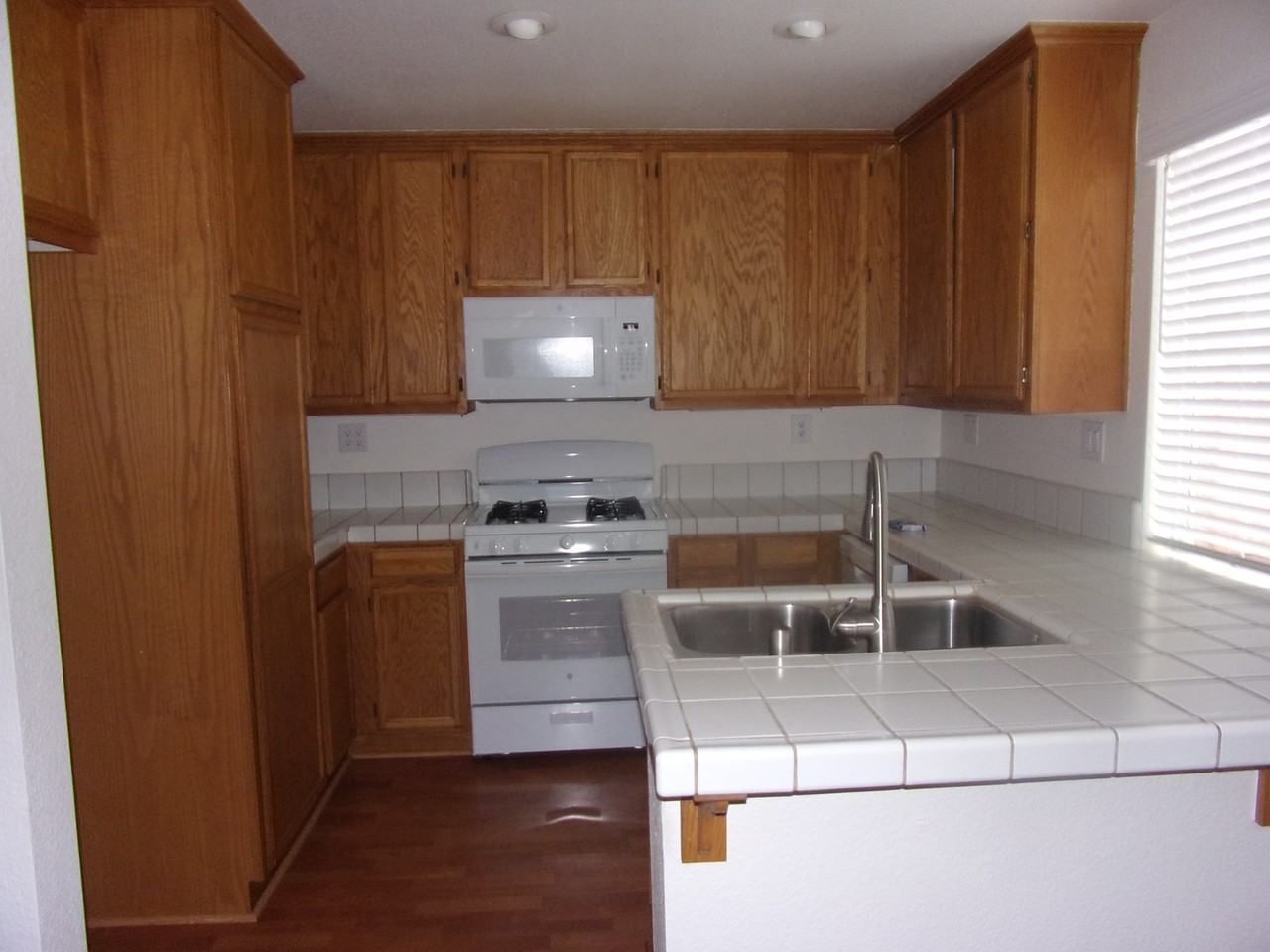 853 Vassar Dr - Photo 6 of 21