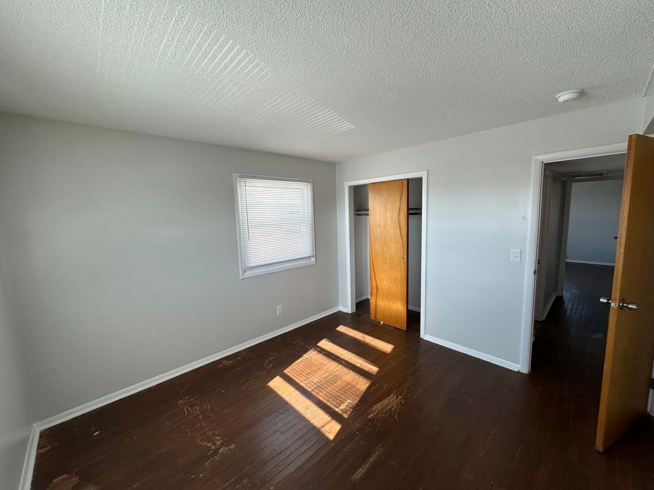 6011 W 25th St #4 - Photo 2 of 9