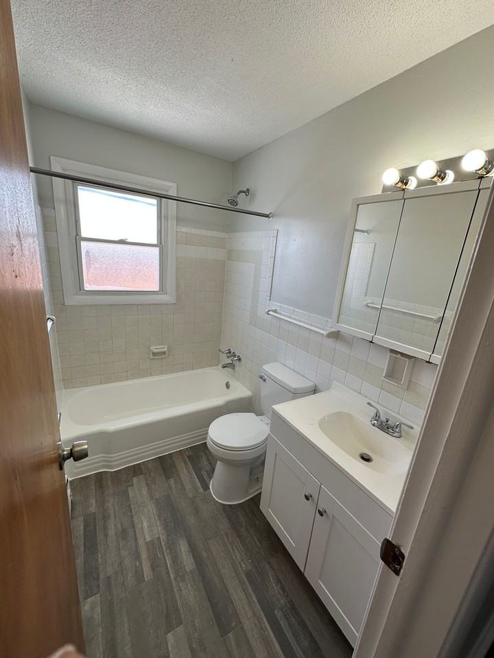 6011 W 25th St #4 - Photo 4 of 9