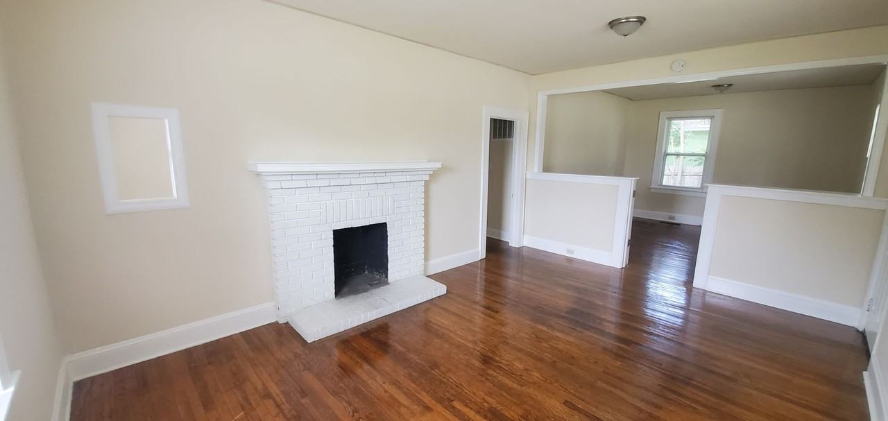 2809 Hillsborough Rd - Photo 3 of 38