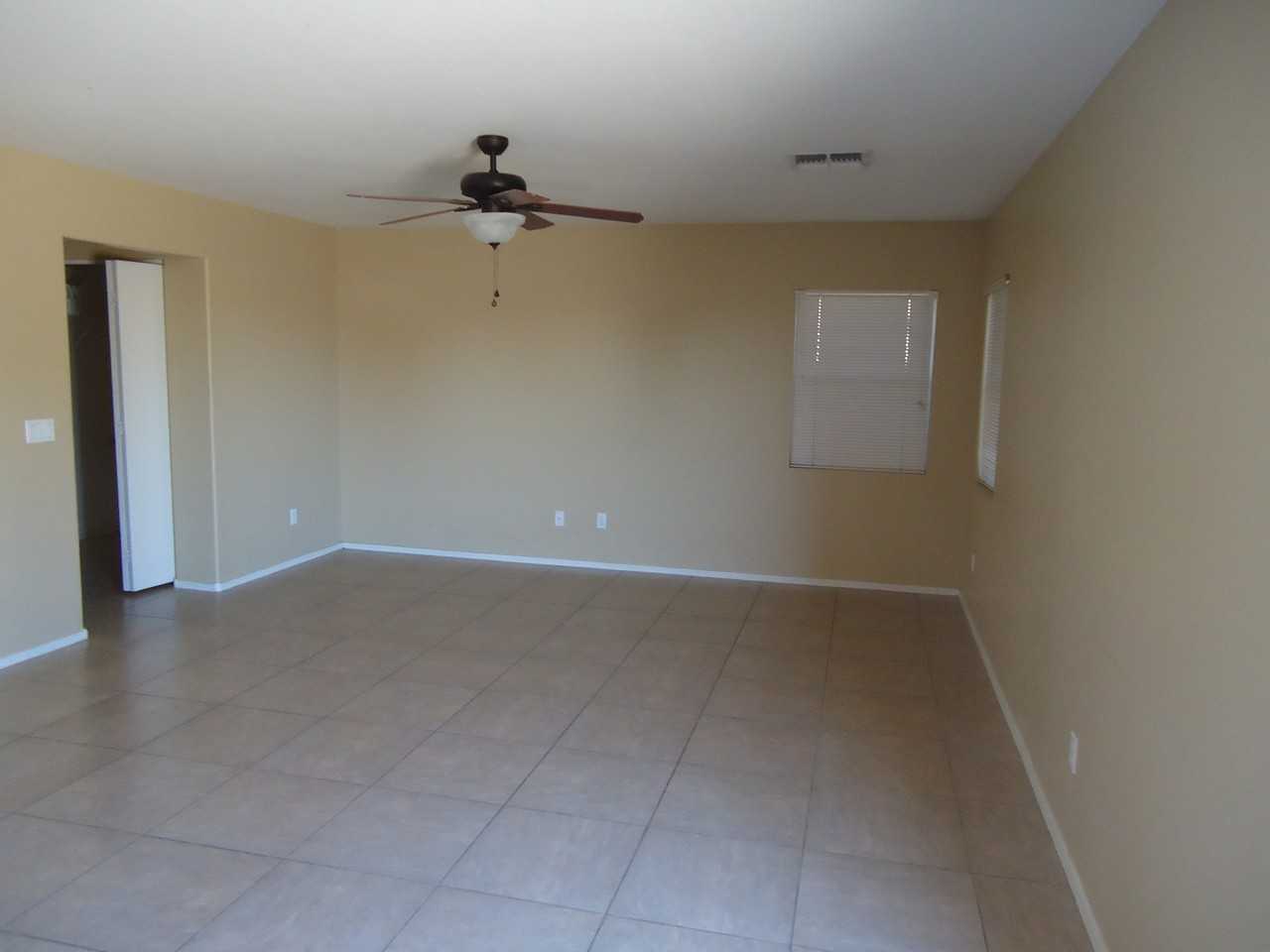 12704 W Flores Dr - Photo 5 of 23