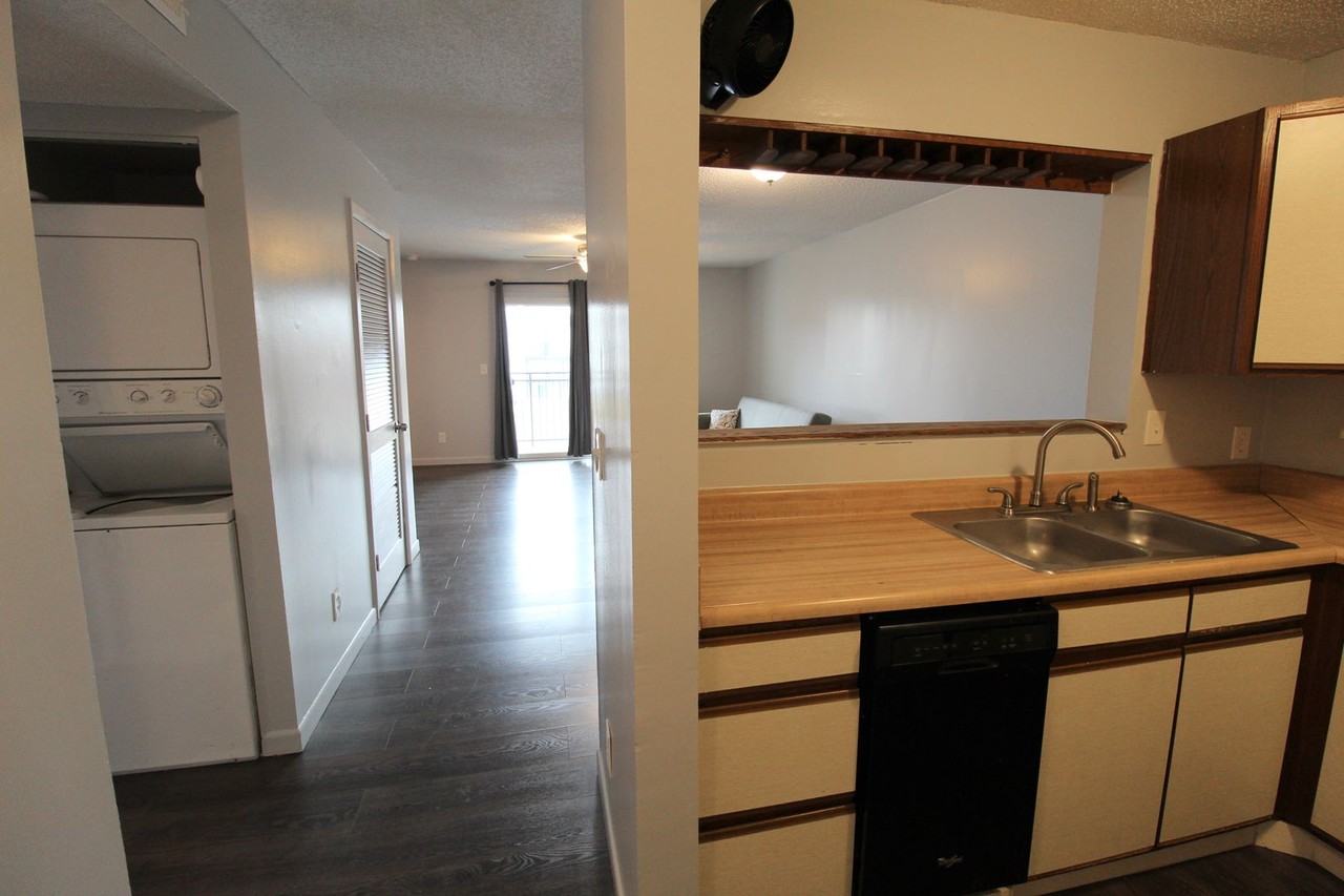 1346 Hunters Rd Apt G - Photo 6 of 17