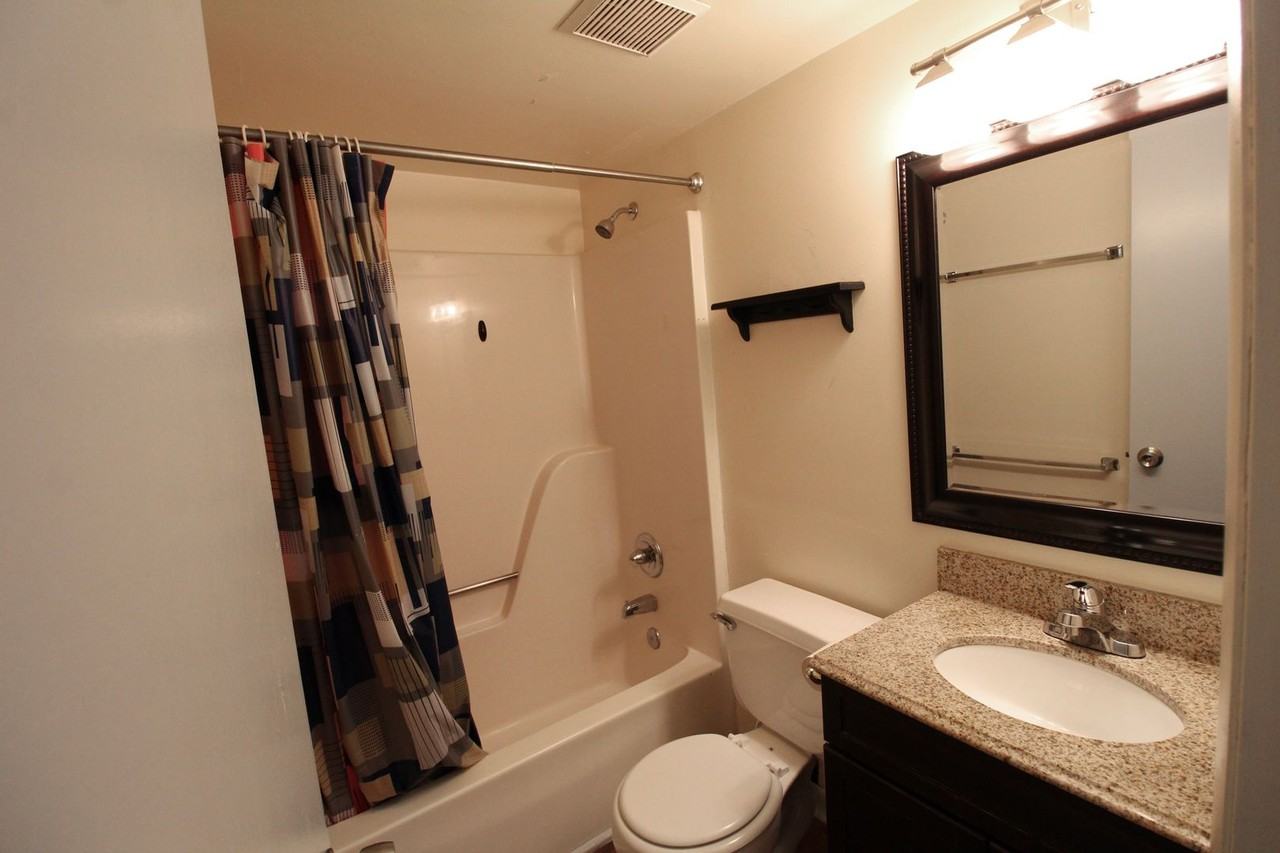 1346 Hunters Rd Apt G - Photo 7 of 17