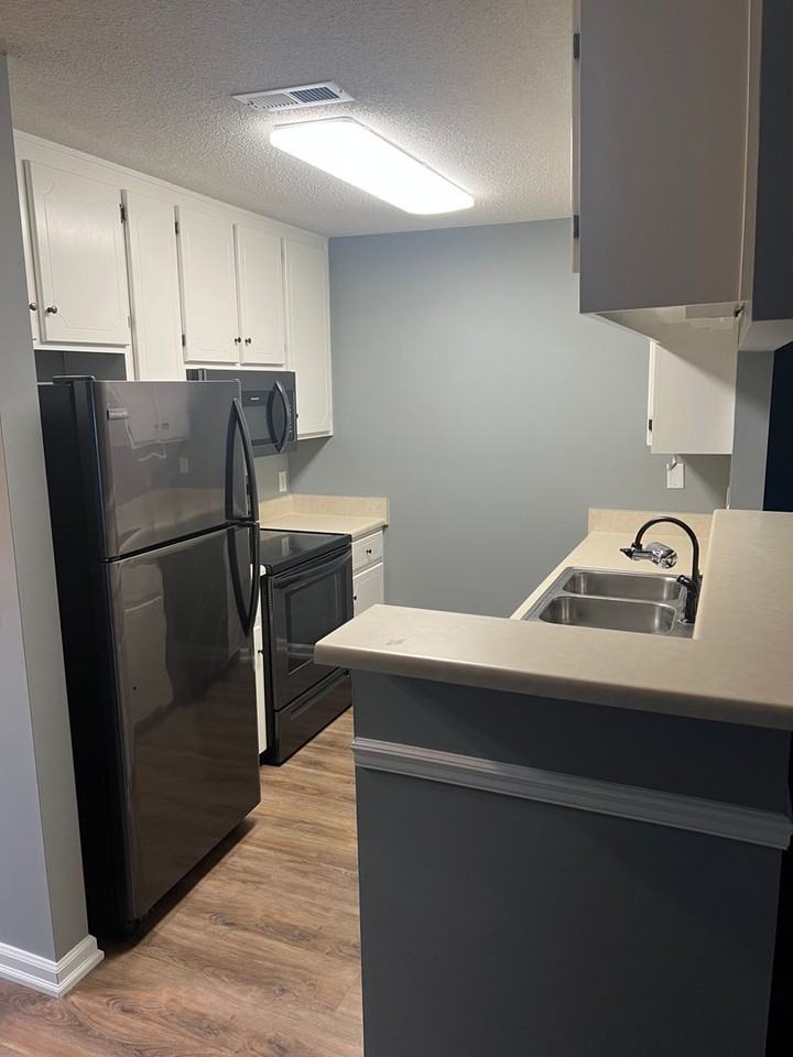 117 N Springview Dr - Photo 2 of 19