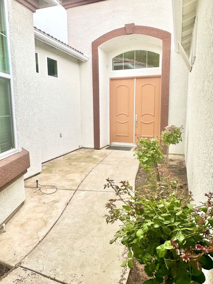 8359 N Richelle Ave - Photo 2 of 35