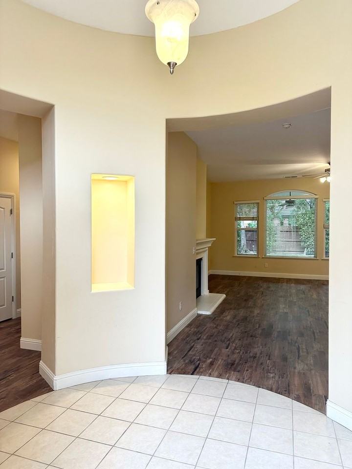 8359 N Richelle Ave - Photo 3 of 35