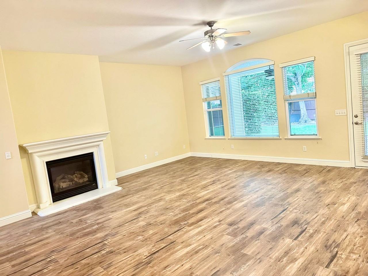 8359 N Richelle Ave - Photo 6 of 35