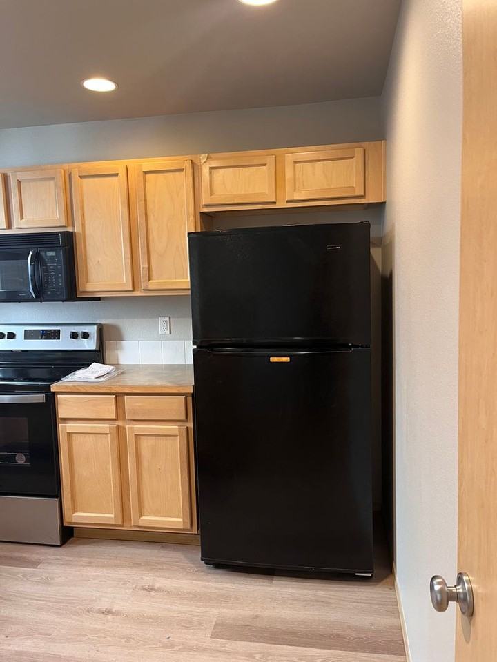 7241 177th St E - Photo 2 of 12