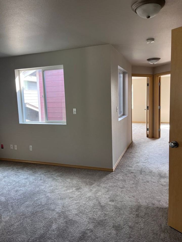 7241 177th St E - Photo 5 of 12